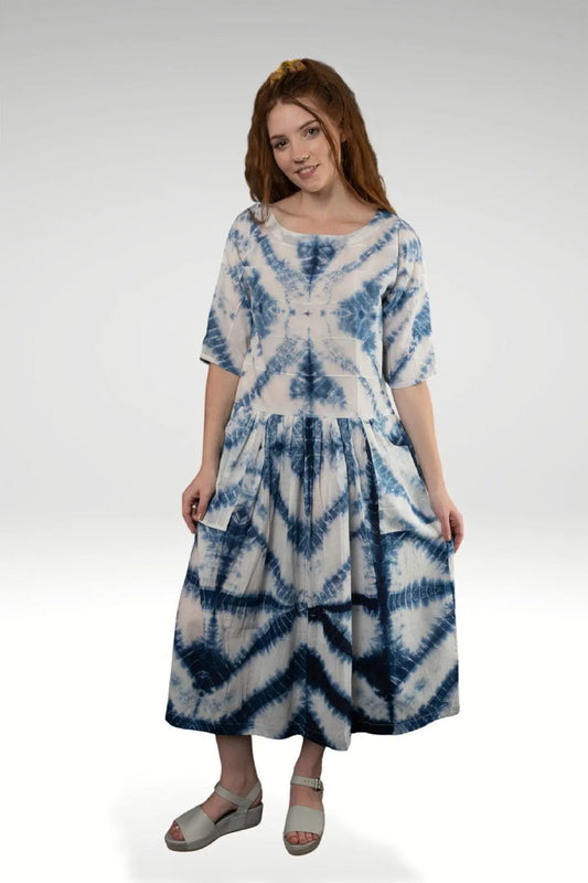 NOREEN SHIBORI DRESS - zohaonline Model showing off the flare of the tie and dye pintuck dress