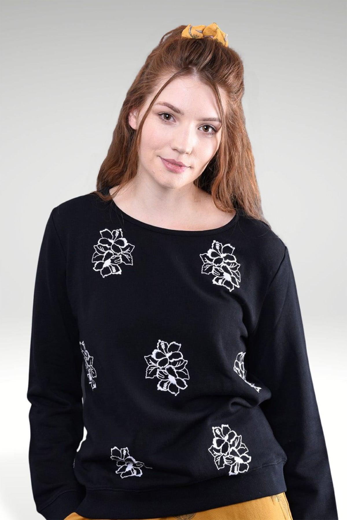 ADAH FLORAL EMBROIDERED KNIT TOP - zohaonline- front view on the model