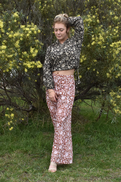 MODEL WEARING AMBER FLARE PANTS WITH SABLE TOP WORN AS A CROP TOP - zohaonline