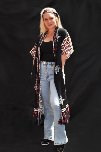 JUANA PRINTED MODAL KIMONO WORN WITH JAN HEADSCARF - zohaonline MODEL WEARING IT WITH HANDS IN POCKETS