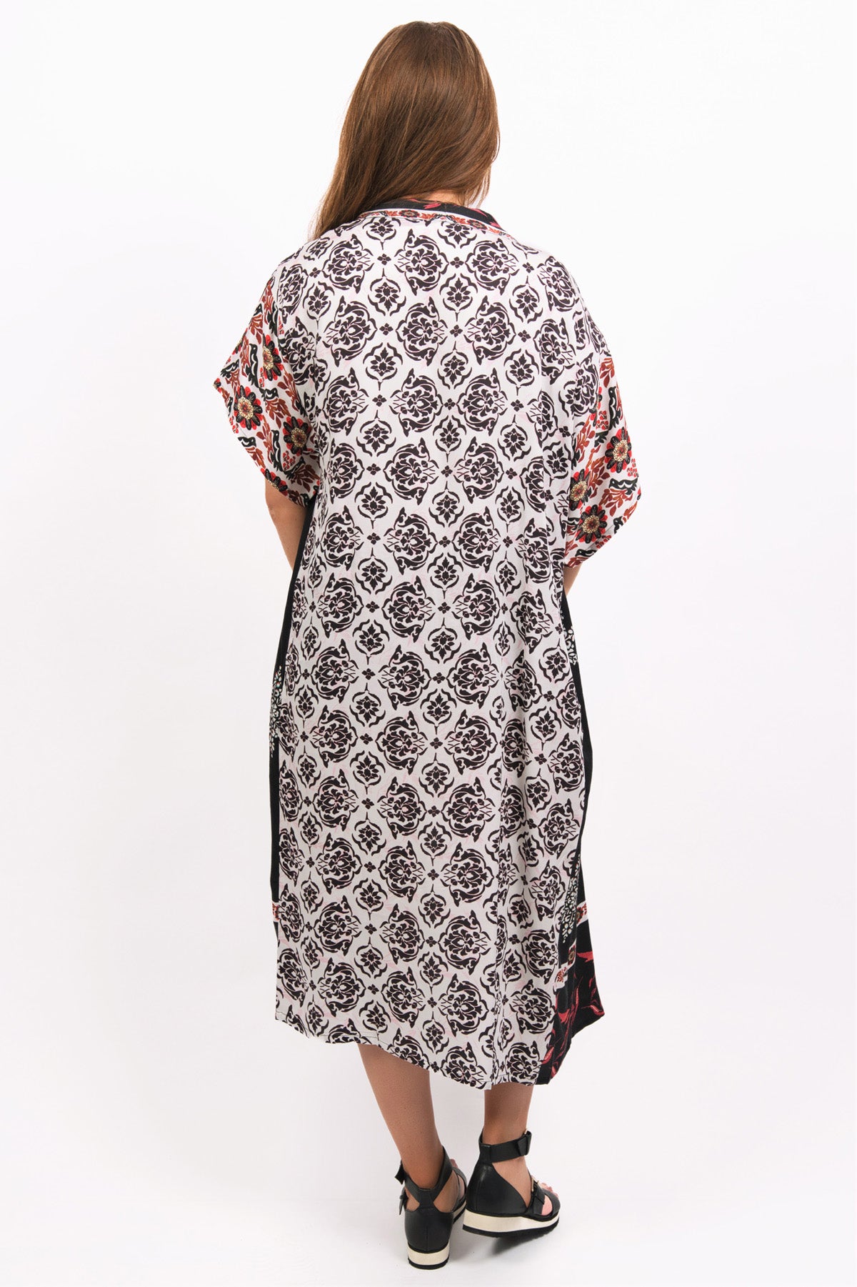 JUANA PRINTED MODAL KIMONO - zohaonline- BACK VIEW SHOWING THE WHITE BASED PRINT