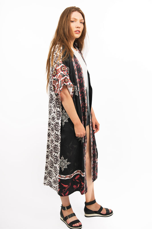 JUANA PRINTED MODAL KIMONO - zohaonline- SIDE VIEW ON THE MODEL