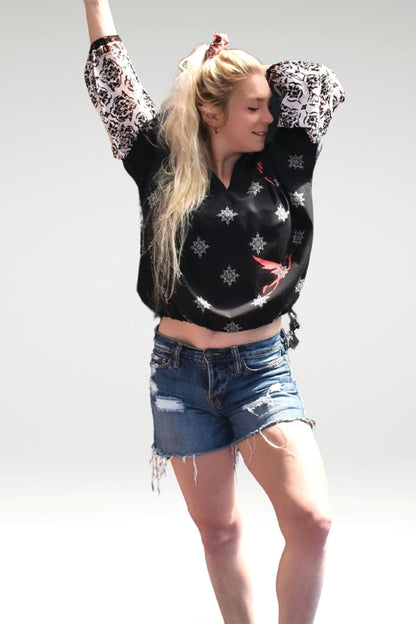 MODEL WEARING ORA PRINTED COTTON TOP AS A TIED UP CROP TOP- zohaonline